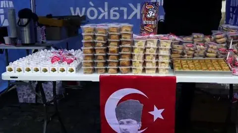 Turcy grają z Orkiestrą. "Tyle ludzi nam pomogło i dzisiaj my chcemy pomóc"