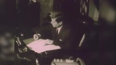 Kennedy informuje o wykryciu radzieckich rakiet na Kubie