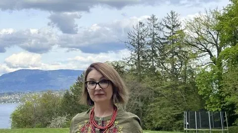 “Я повинна була з’їсти миску смердючої каші з щурячим послідом, інакше мене чекало покарання”. Це міг бути “стакан” або підвал