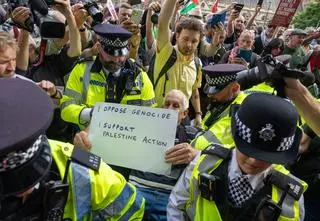 Prawie 900 osób zatrzymanych w czasie protestu 