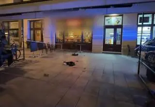 Uciekł przez okno, ratując się przed torturami. "Prosił o wodę i o wezwanie pogotowia"