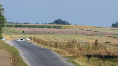 Służby w okolicach miejsca upadku rosyjskiego drona w miejscowości Mniszków