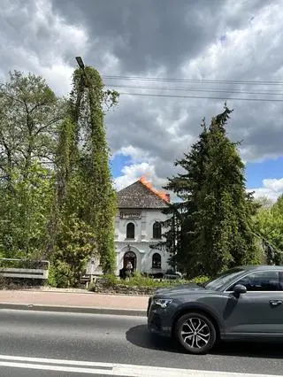 Pożar wybuchł w zabytkowym budynku w Inowłodzu
