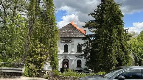 Pożar wybuchł w zabytkowym budynku w Inowłodzu