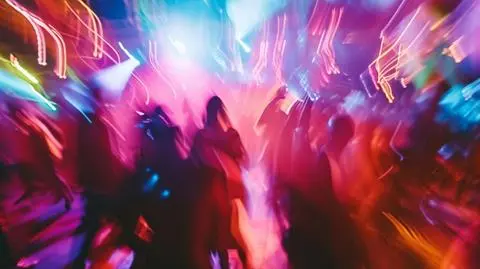 Elbląski DJ oskarżony o molestowanie 11 dziewczynek. Imprezy odbywały się w jednym klubie