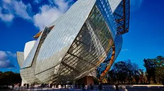 Budynek Muzeum Fundacji Louisa Vuittona w Paryżu