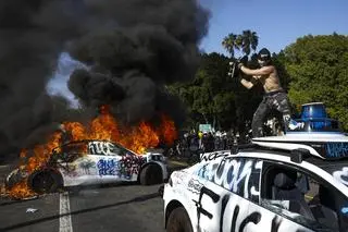 Płonące autonomiczne taksówki w Los Angeles