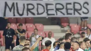Transparent wywieszony w czasie meczu Maccabi Haifa - Raków Częstochowa wywołał oburzenie