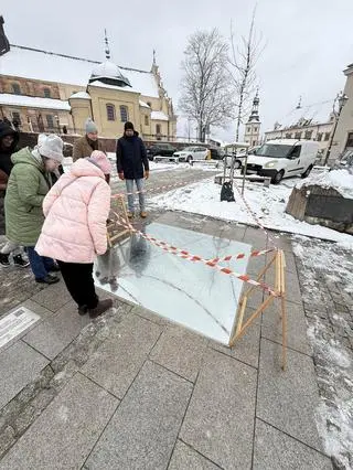 Prowizorycznie zabezpieczone lustro