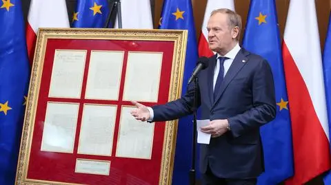 Donald Tusk pokazał prezent od Recepa Tayyipa Erdogana