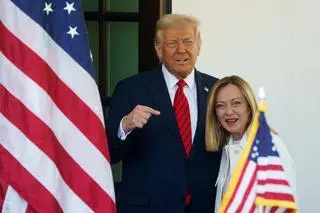 Giorgia Meloni with a visit to the White House