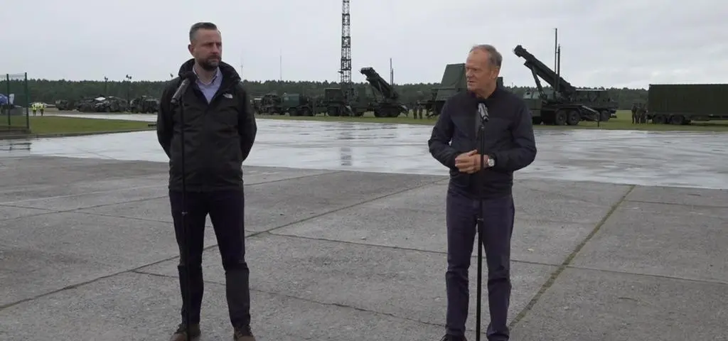 Oświadczenie premiera i szefa MON