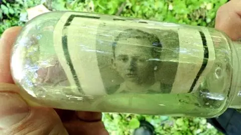 "Klepsydra" Hansa-Jorga Potrzeby zamknięta w butelce po chemikaliach