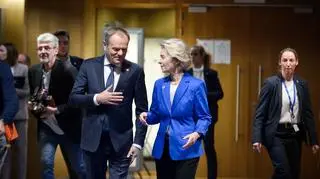 Donald Tusk w pierwszą podróż zagraniczną po objęciu urzędu poleciał do Brukseli. Na zdjęciu z Ursulą von der Leyen, 15 grudnia 2023 roku