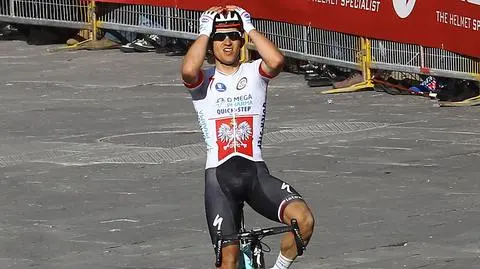 W koszulce z orłem na piersi, samotnie na rynku w Sienie. Nawet on nie dowierzał