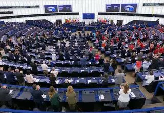 "Europa jest po stronie Polski". Owacje na stojąco w europarlamencie
