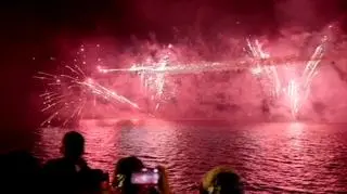 Połączenie pirotechniki i oświetlenia 