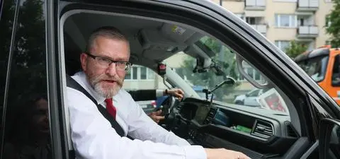 Antysemityzm jako uniwersalny klucz. Tak się robi politykę