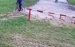Rowerzysta znalazł się na pasie drogi granicznej