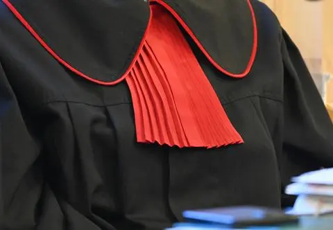 Tropił neonazistów i losy spadku po Gudzowatym. Teraz wraca