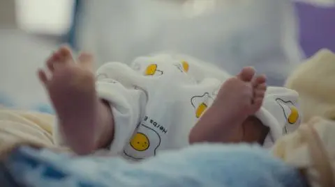 "Na sprzedaż została im tylko macica". Prawdziwa twarz surogacji