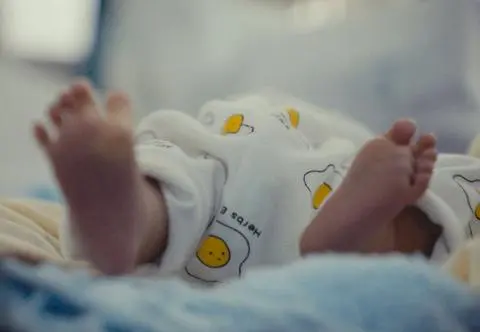 "Na sprzedaż została im tylko macica". Prawdziwa twarz surogacji