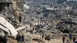 Życie wraca do miasta Gaza