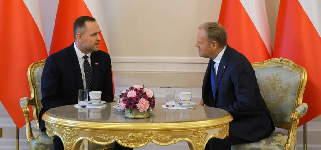 Spotkanie Tusk - Nawrocki. Po godzinie premier wyjechał z Pałacu Prezydenckiego