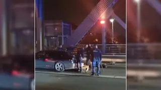 Policjanci zatrzymali pięć samochodów, którymi jechało 26 pseudokibiców