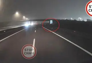 Hulajnogą po ekspresówce. "Nie wierzyłem własnym oczom". Nagranie