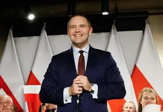 Skąd milczenie Nawrockiego? "Raz odpowiedział i stąd te problemy"