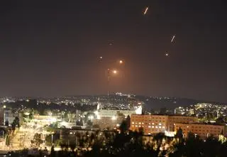 Iran wystrzelił rakiety. Kilka z nich nad Jerozolimą