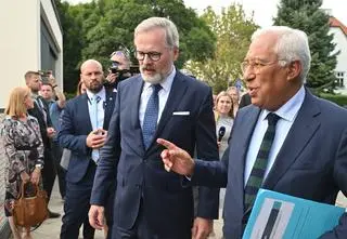 Premier zapowiada koalicję przeciw ETS2. Konferencji nie było