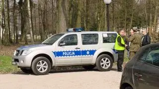 Policja w stadninie koni w Janowie