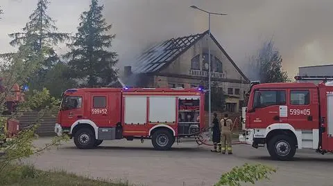 Palił się się budynek po dawnym tartaku. Z ogniem walczyło 15 zastępów straży