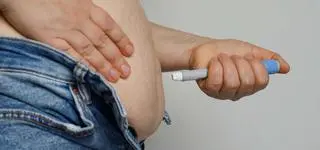 Cudowny zastrzyk czy zagrożenie? Fakty i mity o lekach na otyłość