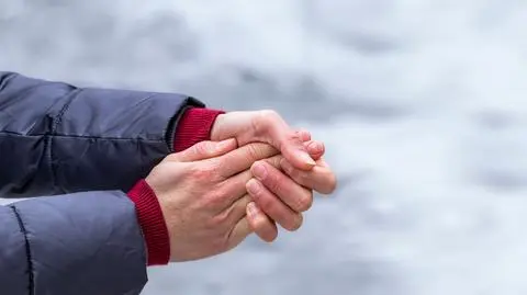 Objaw Raynauda najczęściej jest wywoływany przez zimno