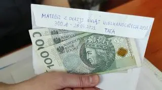Koperta odnaleziona przy ścieżce rowerowej