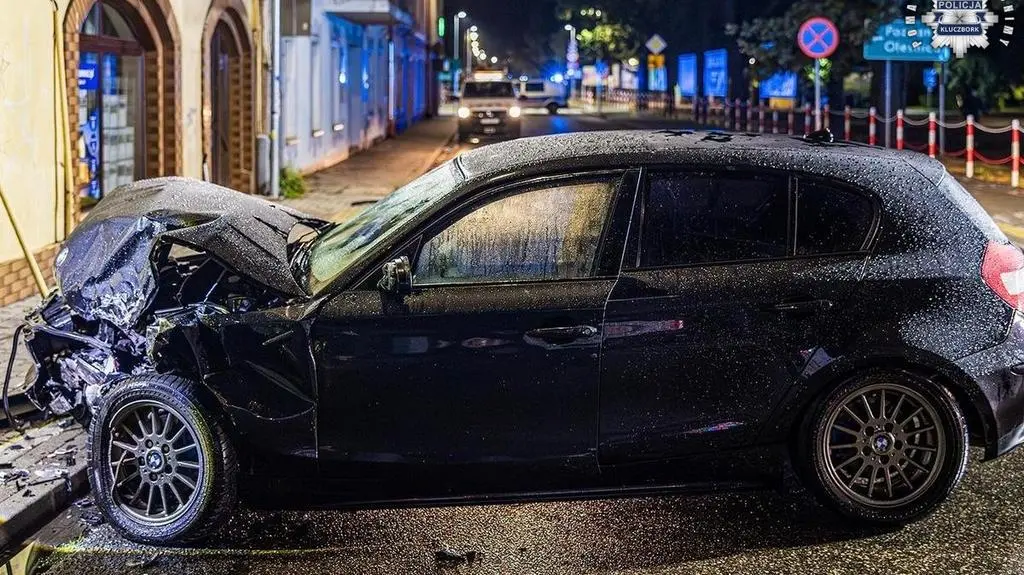 Auto wjechało w dom w Kluczborku