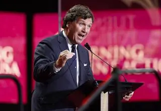 Tucker Carlson: dlaczego Polska nie pójdzie na wojnę z Rosją? Ostra odpowiedź Sikorskiego