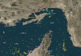 W Cieśninie Ormuz "płonie tankowiec trafiony dronami"