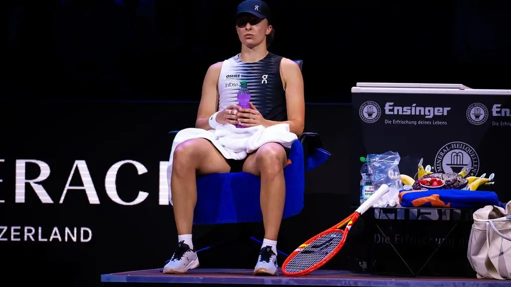 Rosyjska nastolatka znów za mocna. Świątek wypuściła prowadzenie i półfinał 