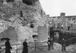 Ruiny śródszańca Fortu Winiary - Cytadeli w 1945