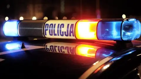 Jeden kierowca go ominął, drugi nie zdołał. Mężczyzna nie żyje