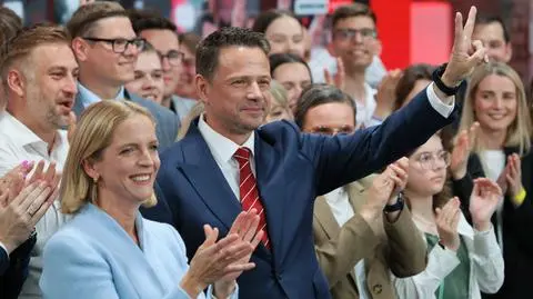 Małgorzata Trzaskowska podczas wieczoru wyborczego w towarzystwie męża