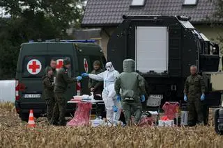 Służby prowadzą czynności po znalezieniu obiektu przypominającego drona