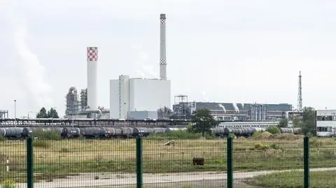 schwedt rafineria shutterstock_2206193965