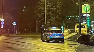 Policyjny radiowóz wpadł na torowisko tramwajowe