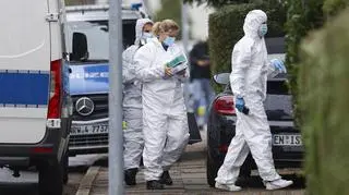 Służby działające na miejscu ataku na burmistrzynię Herdecke w Niemczech Iris Stalzer