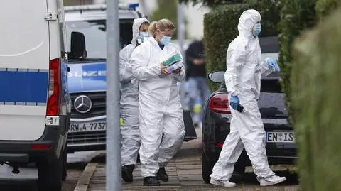 Służby działające na miejscu ataku na burmistrzynię Herdecke w Niemczech Iris Stalzer